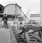 859338 Afbeelding van de werkzaamheden aan het N.S.-station Utrecht C.S. te Utrecht ten behoeve van de bouw van de ...